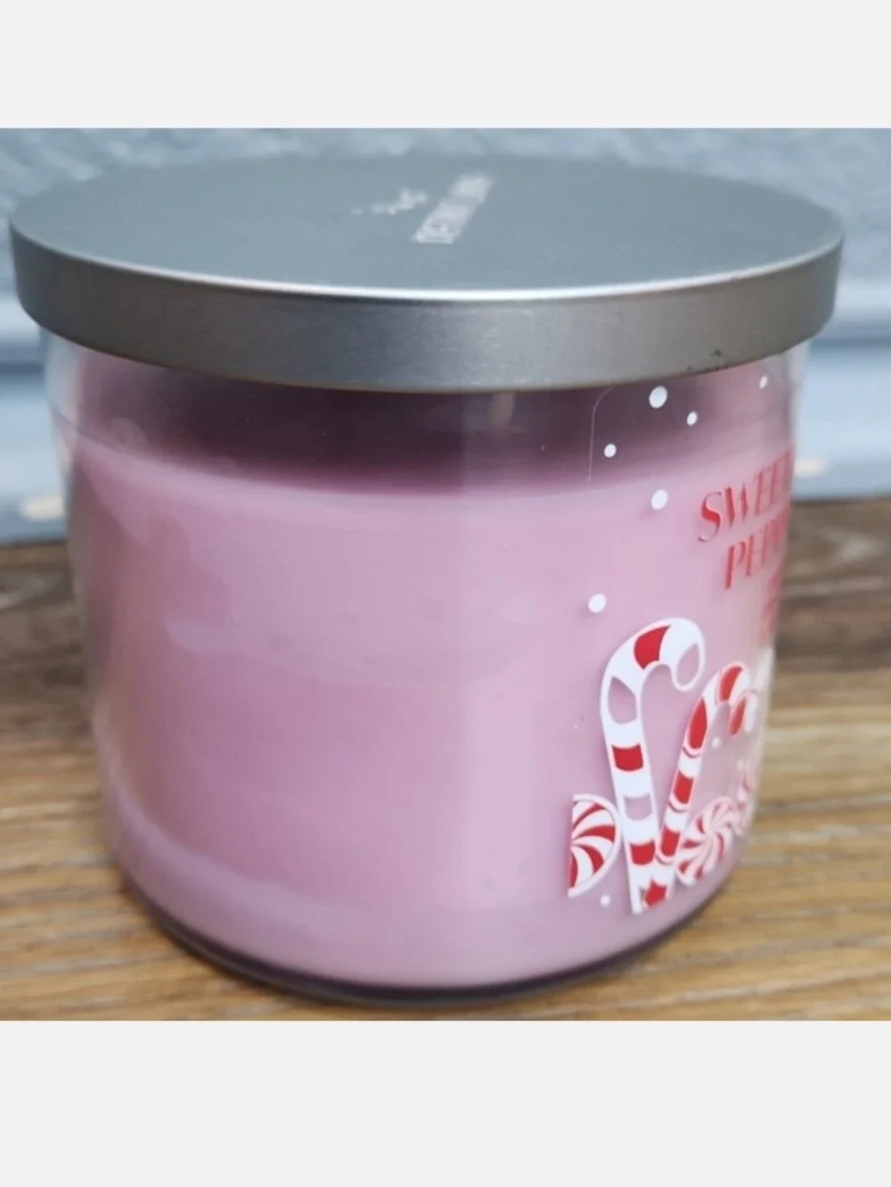 NWT Distant Lands Sweet Holiday Peppermint Scented Candle Rosemary Sugar Crystal